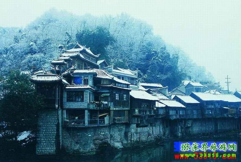 長沙往返A(chǔ)8線：鳳凰古城、梵凈山、德夯苗寨汽車三日游